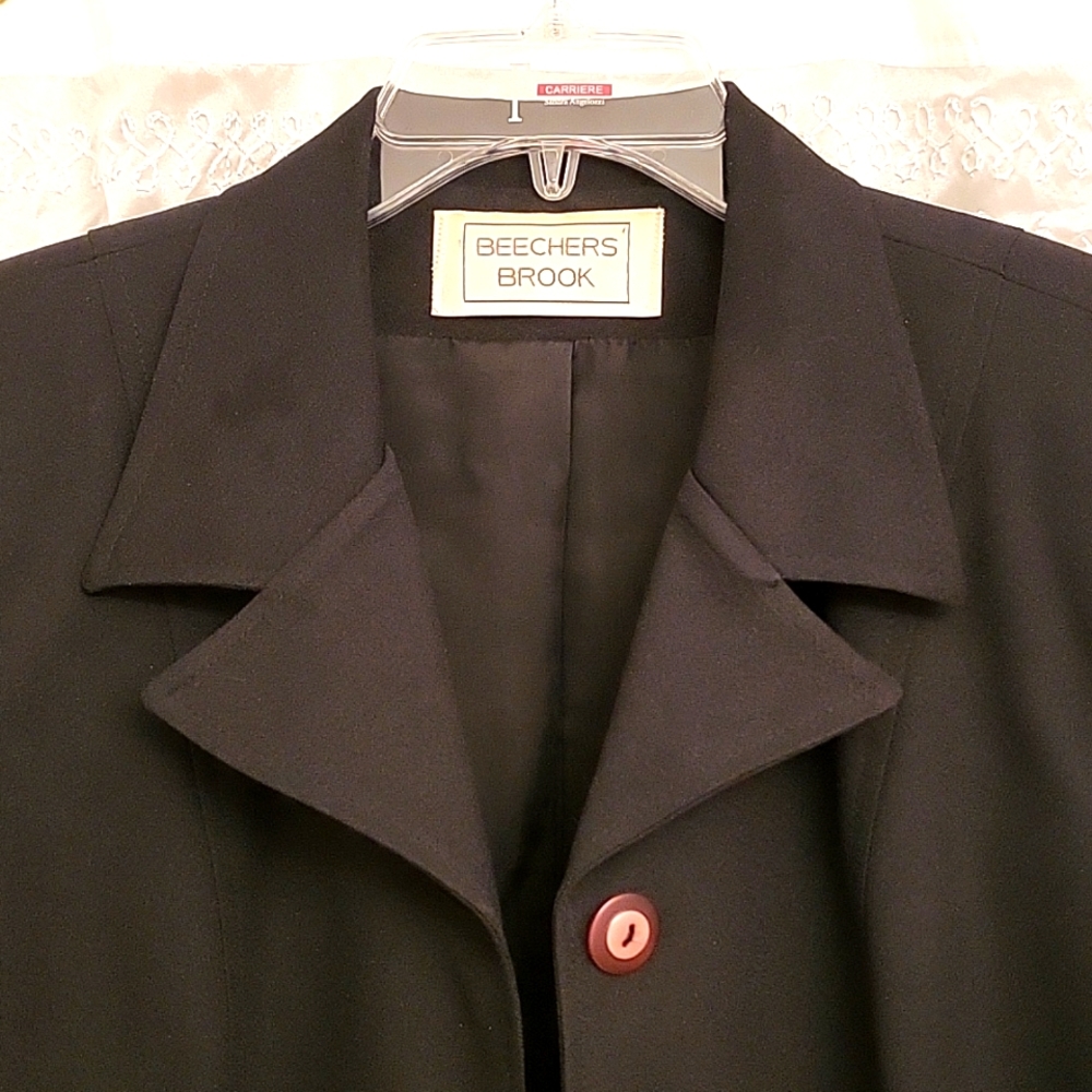 Classic Black Blazer, Tailored Waist, 5-Button, Notched Lapel, 10 - Picture 4 of 11